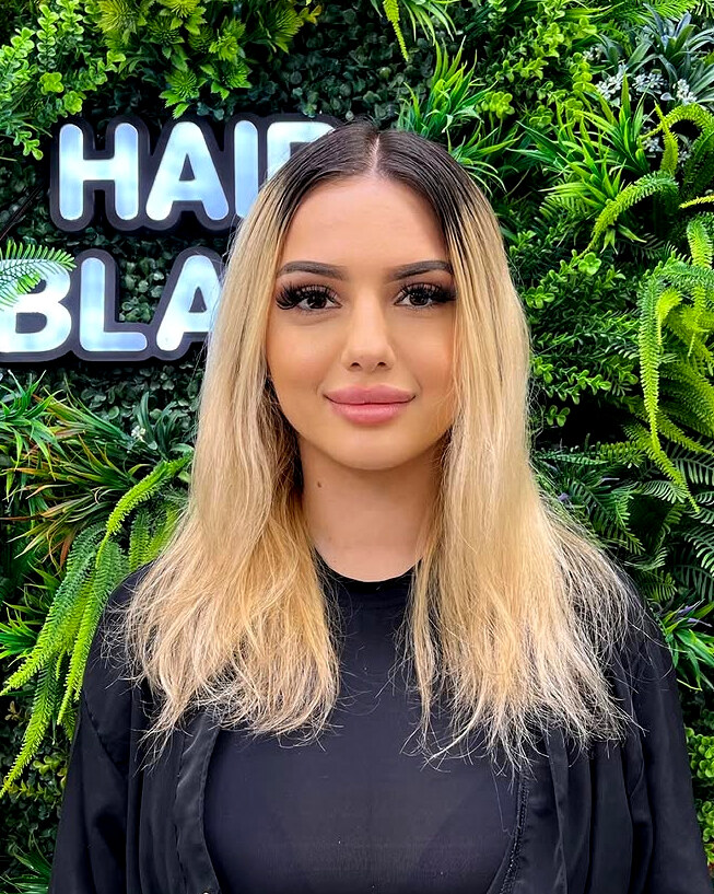 Sarı tonlarda saç boyama sonucu — Hair Black salonu